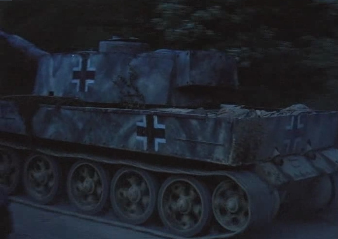 Бутафорский немецкий танк на базе Т-34/85. Кадр из фильма