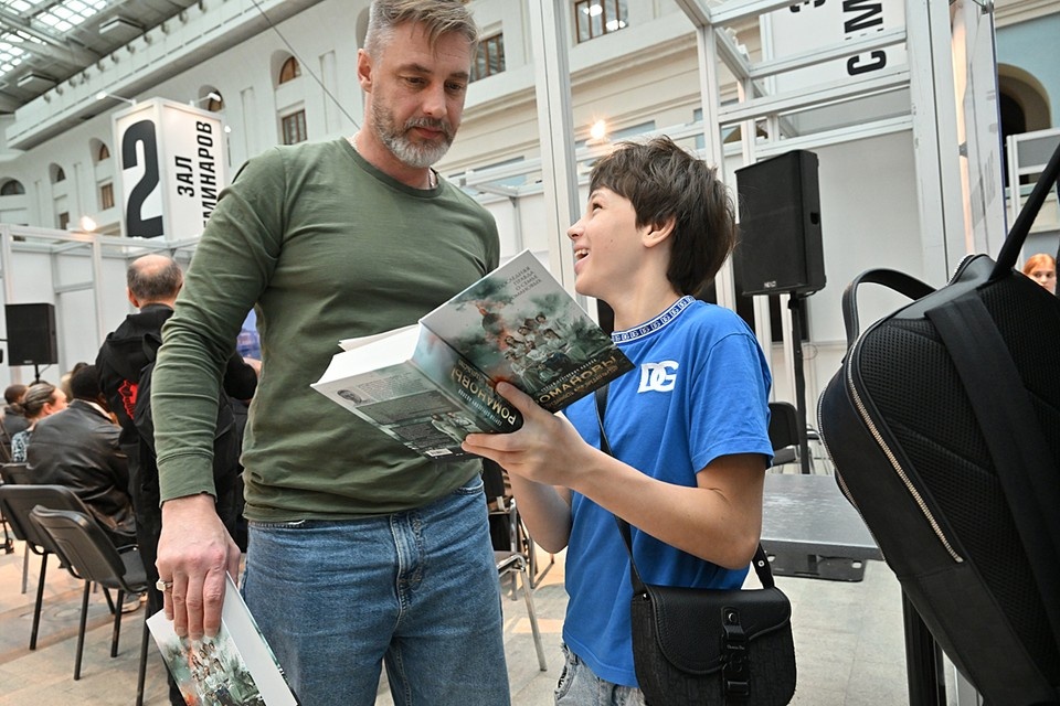    Историк и писатель из Тюмени Сергей Козлов перечитал, перелопатил, переработал сотни и сотни исторических архивных документов, дневников, воспоминаний и писем многочисленных Романовых и близких к этой семье людей Евгения ГУСЕВА