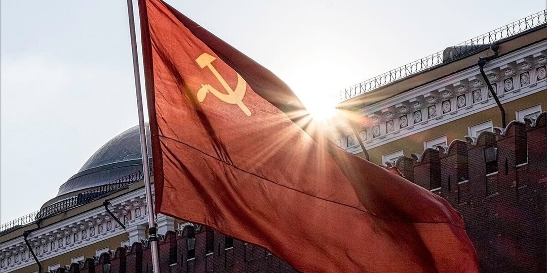Последний день СССР, когда Красный флаг спустили над Кремлём: предательство, которое не забыть