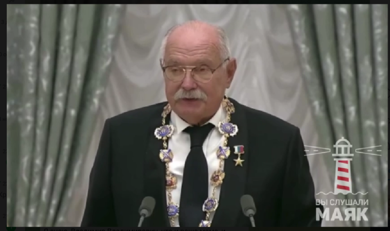    Кадр с церемонии награждения. Скриншот: Телеграм-канал "ВЫ СЛУШАЛИ МАЯК"