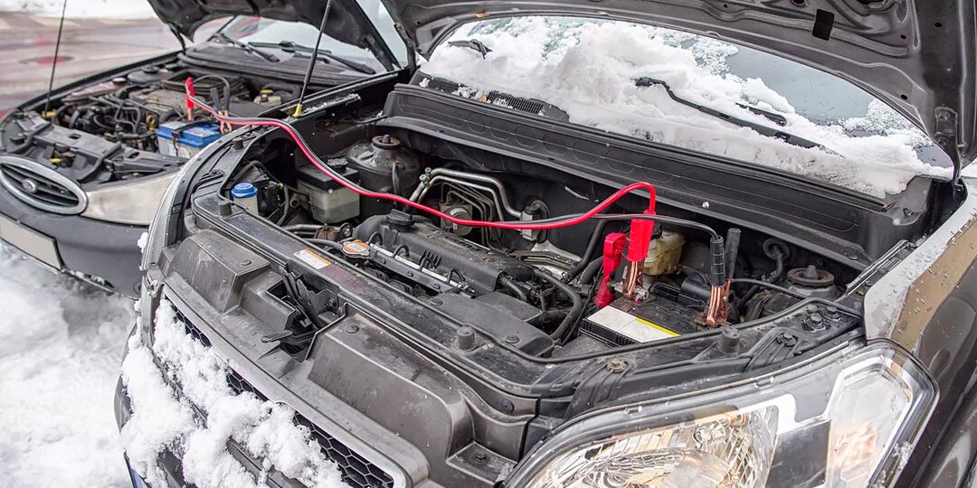 Почему замерзает автомобильный аккумулятор и как этого избежать: подробный разбор зимней проблемы