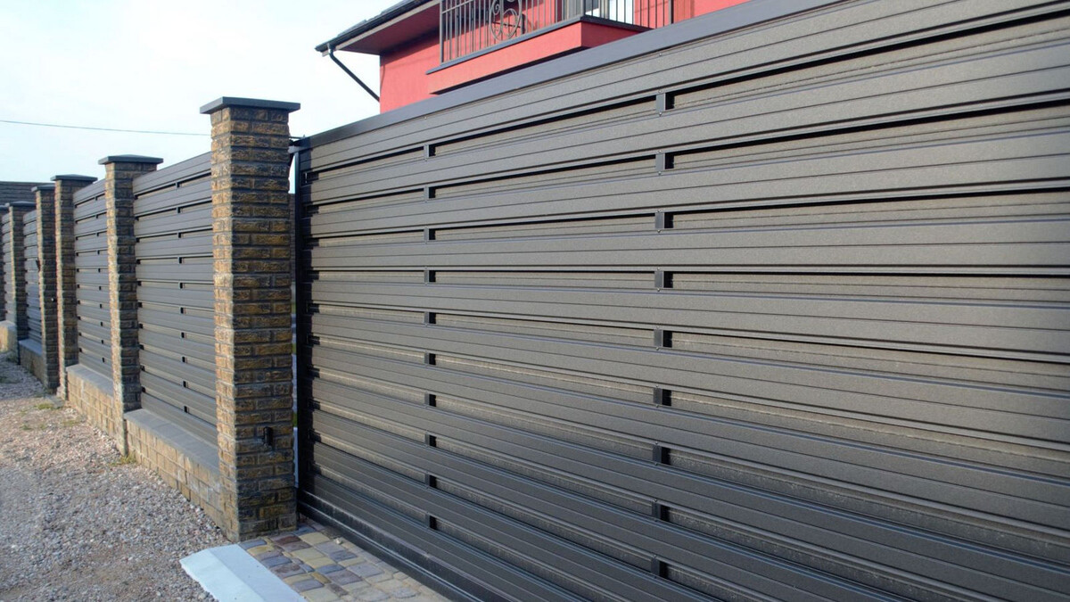 Забор-Фактор, Забор из горизонтального евроштакетника на столбах