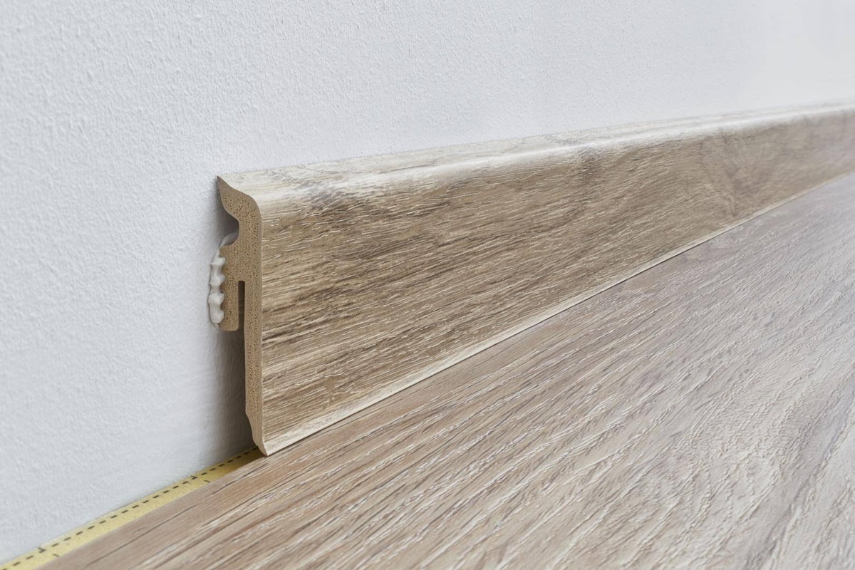 Классический плинтус