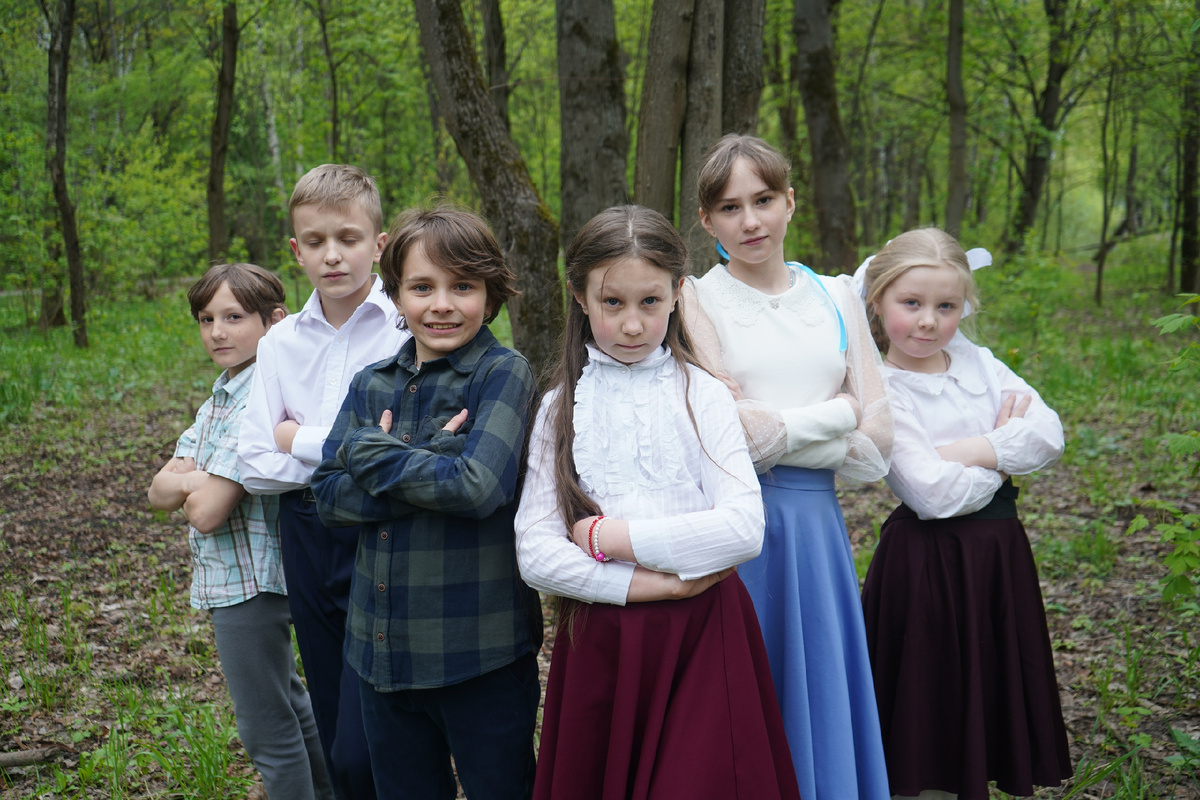 Герои идут на подвиг (за кадром)