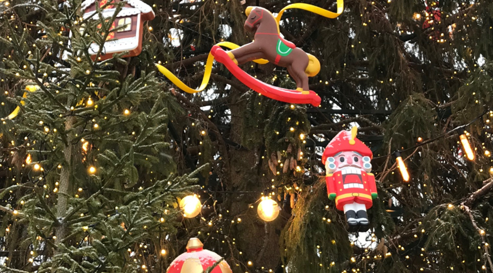 Как загадать желание на Новый Год, сделать Фруктовый салат и Оливье.