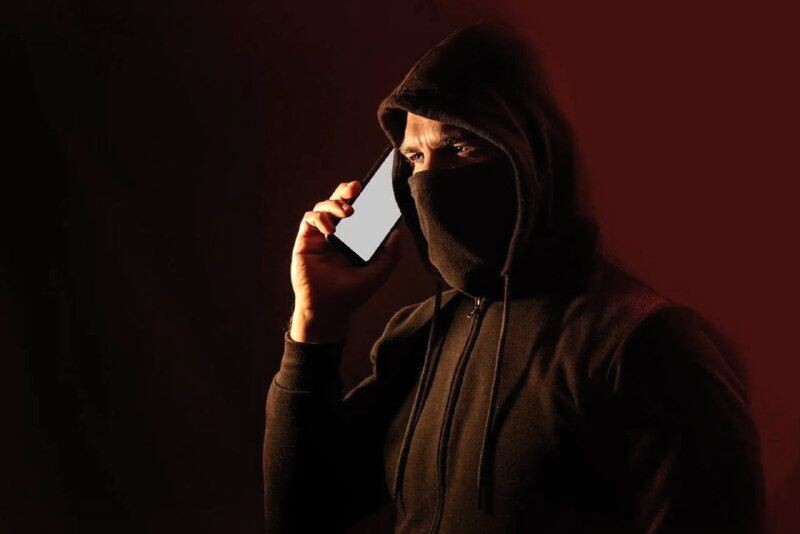 По словам певицы, её развели мошенники