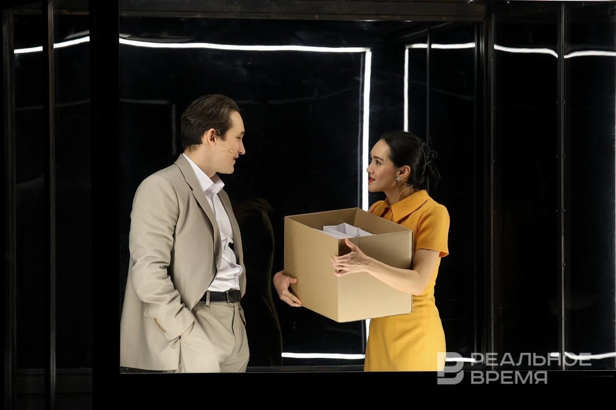    Кемаль и Фюсун в бутике. Артем Дергунов / realnoevremya.ru