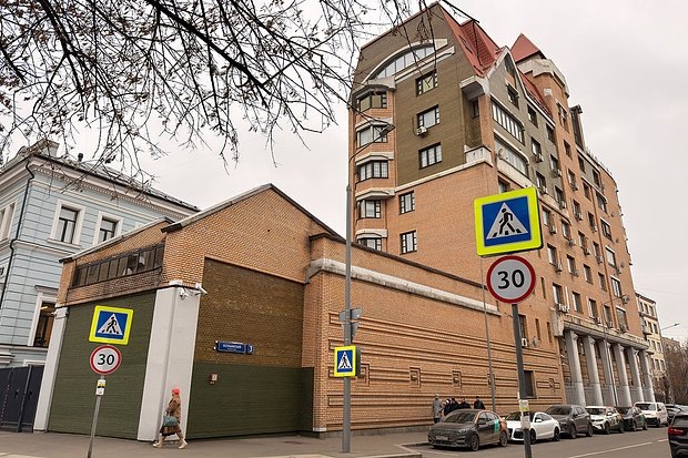    Дом в Ксеньинском переулке в Москве, квартирой в котором владела Лариса Долина. Фото: Petrov Sergey / News.ru / Globallookpress.com