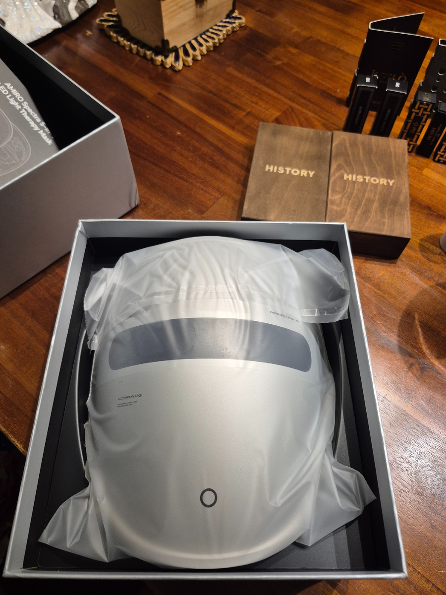 LED-маска марки Amiro