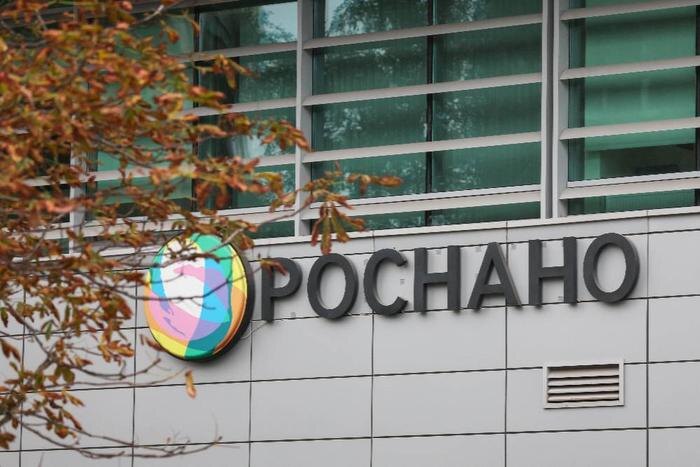 Вывеска на здании компании «Роснано». Фото © ТАСС / Сергей Савостьянов