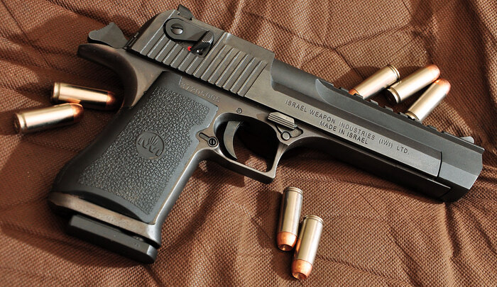 Desert Eagle использует патроны типа .50 AE