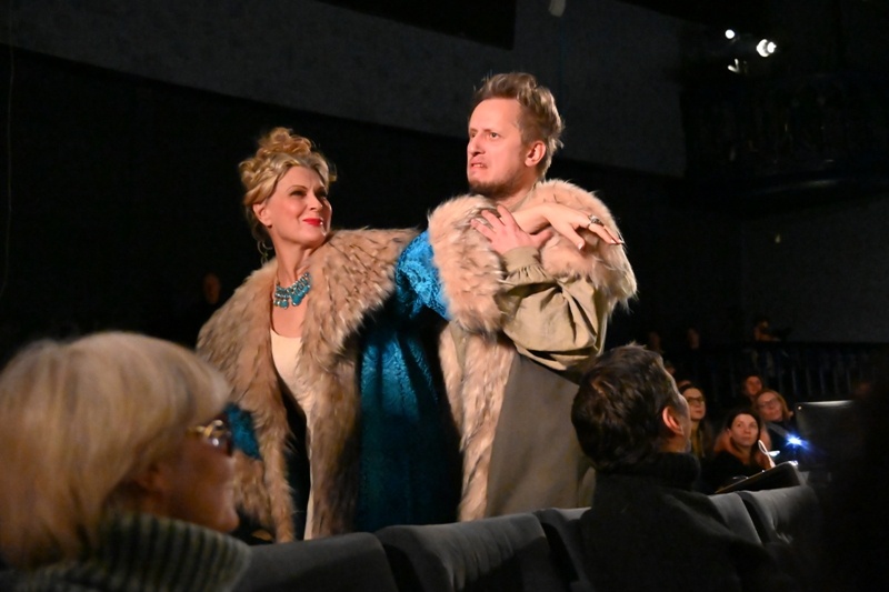 Станислав Сухарев в роли Клавдия и Ирина Качуро в роли Гертруды