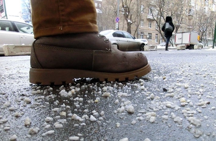 Реагент на асфальте