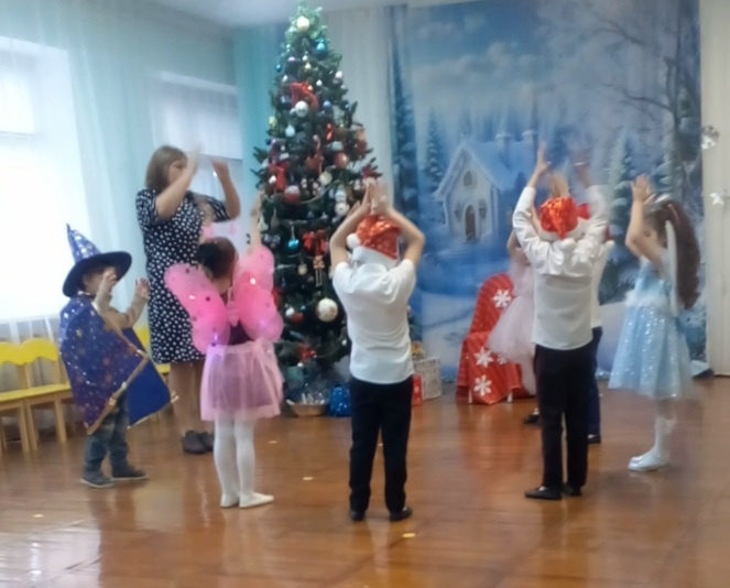 Вот хоровод