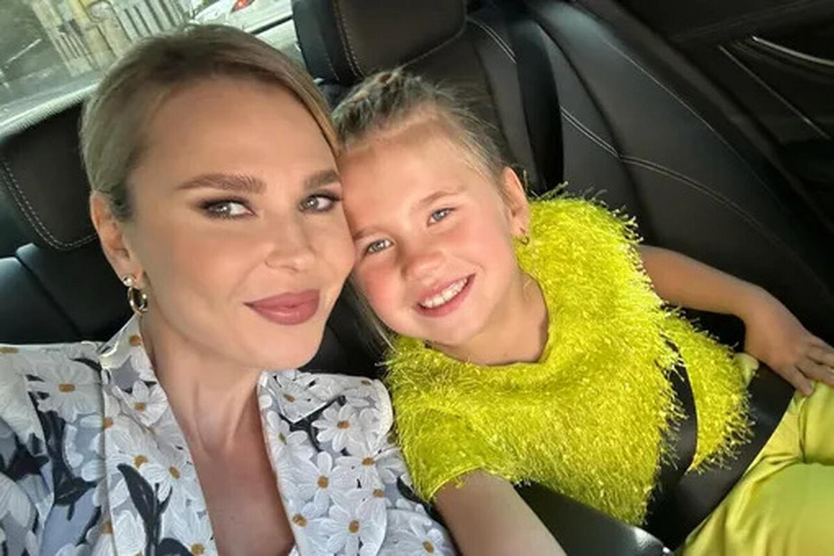    Певица Пелагея с дочкой Социальные сети