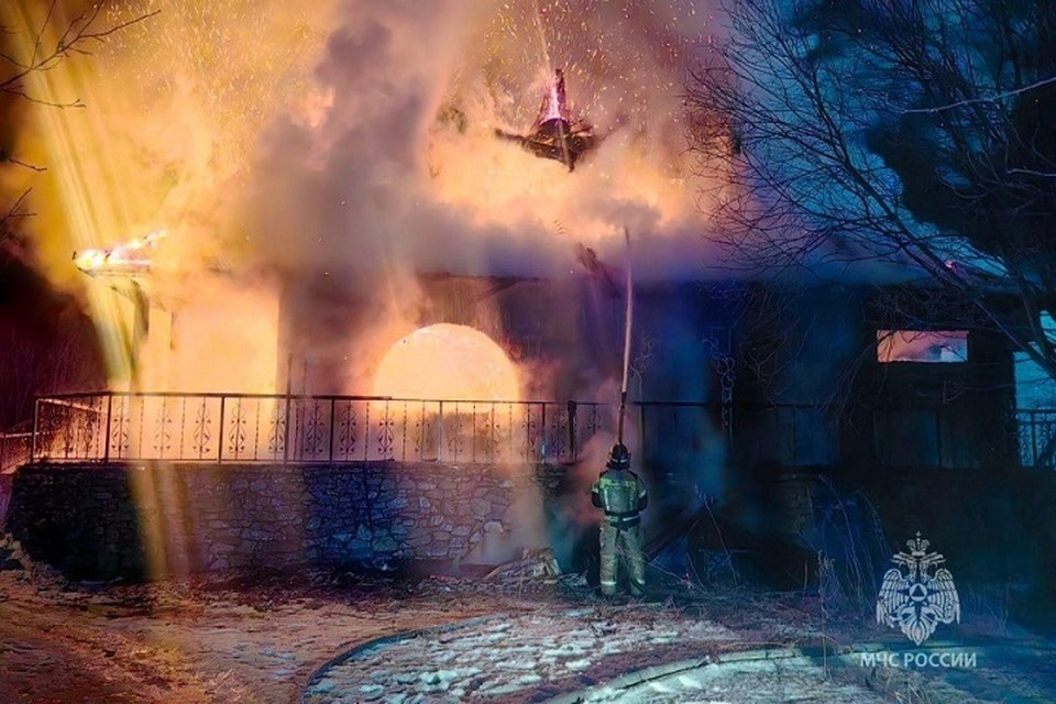    Деревянное кафе полностью сгорело при пожаре в Елизове на Камчатке Фото: ГУ МЧС России по Камчатскому краю