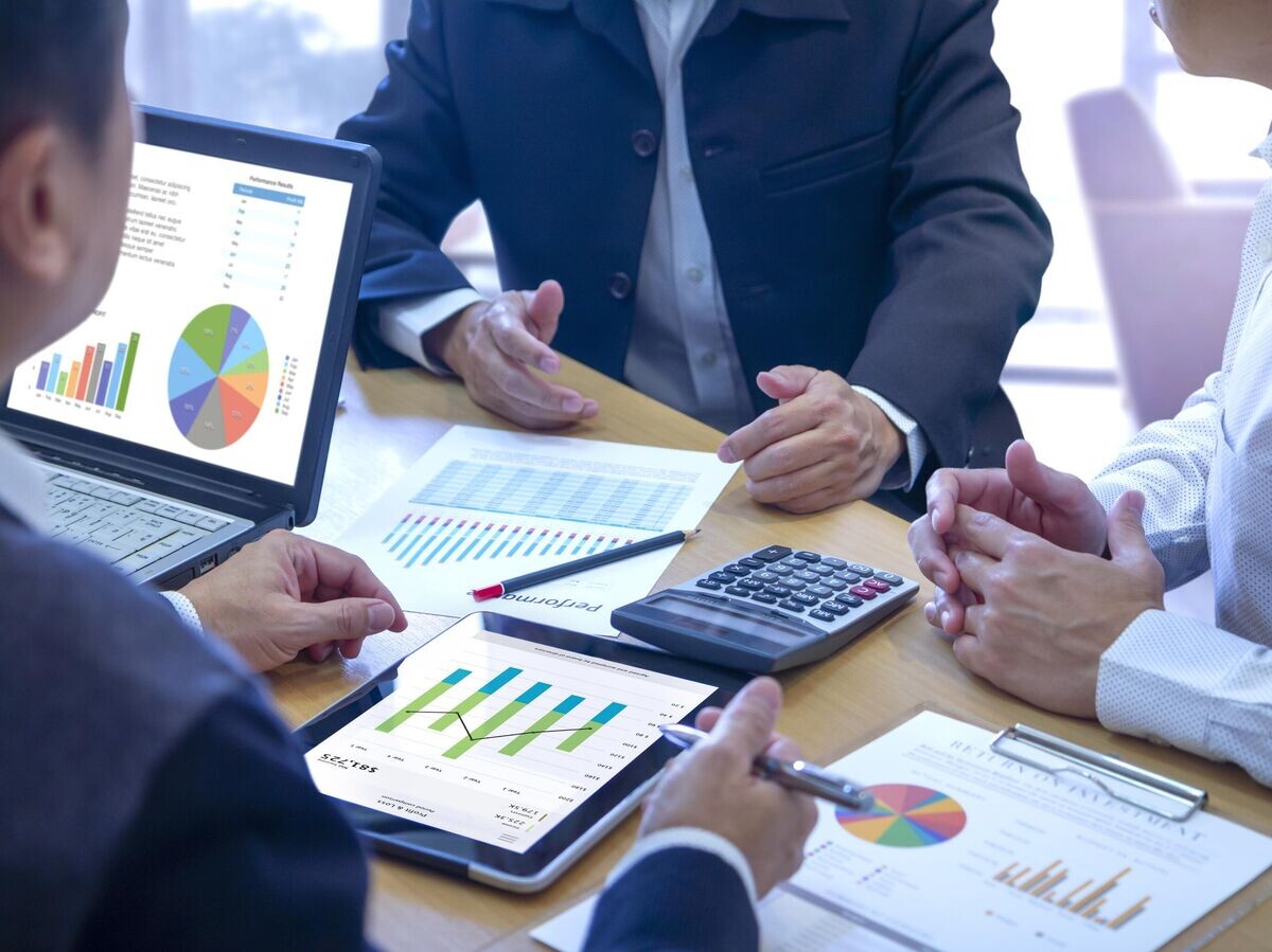    Бизнесмены | © iStock.com / ktasimarr