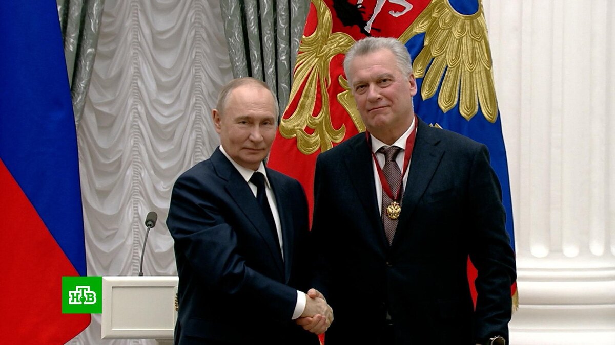    Путин в Кремле наградил Спивакова, Касатонова и Маковецкого