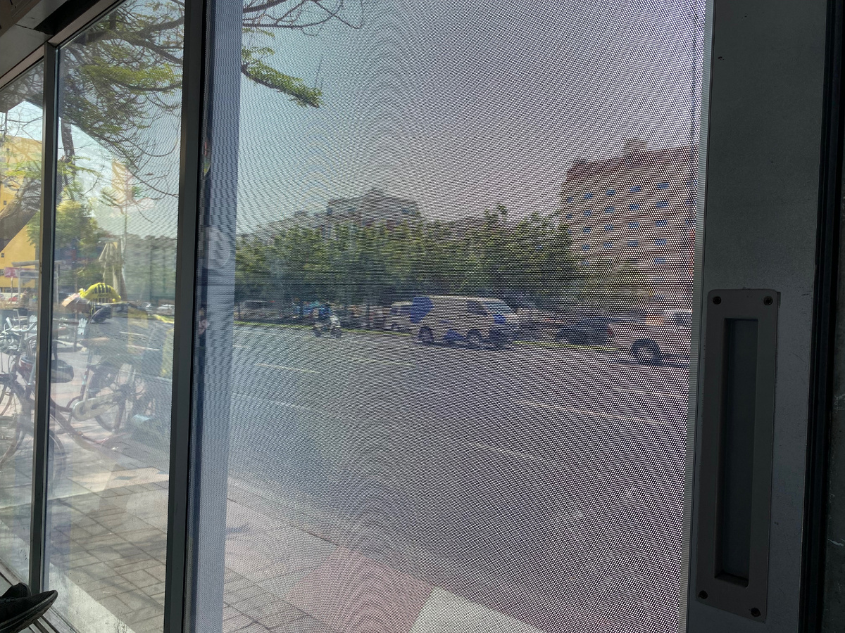 остановка автобуса с кондиционером 