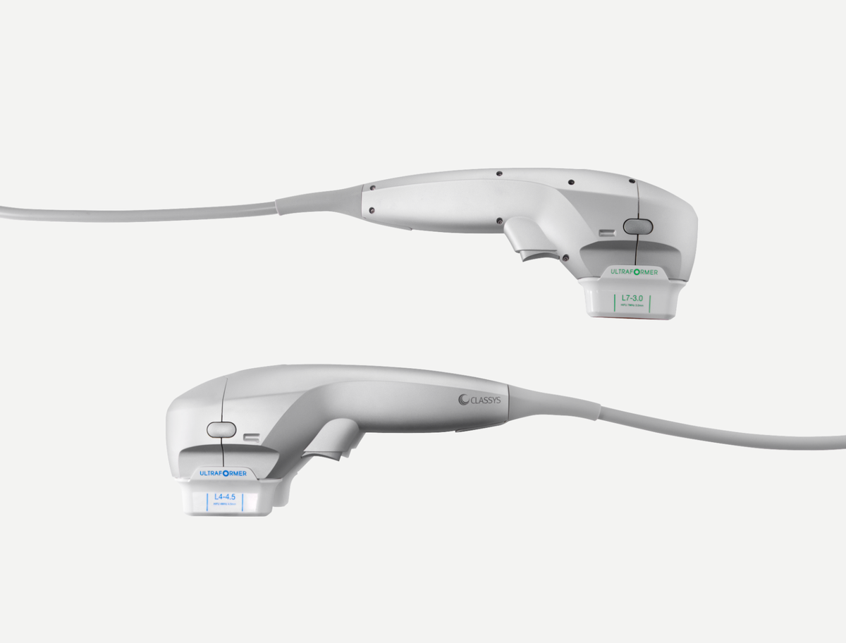SMAS-лифтинг на Ultraformer воздействует на глубинный каркас лица, корректируя птоз и форму овала без повреждения кожи.