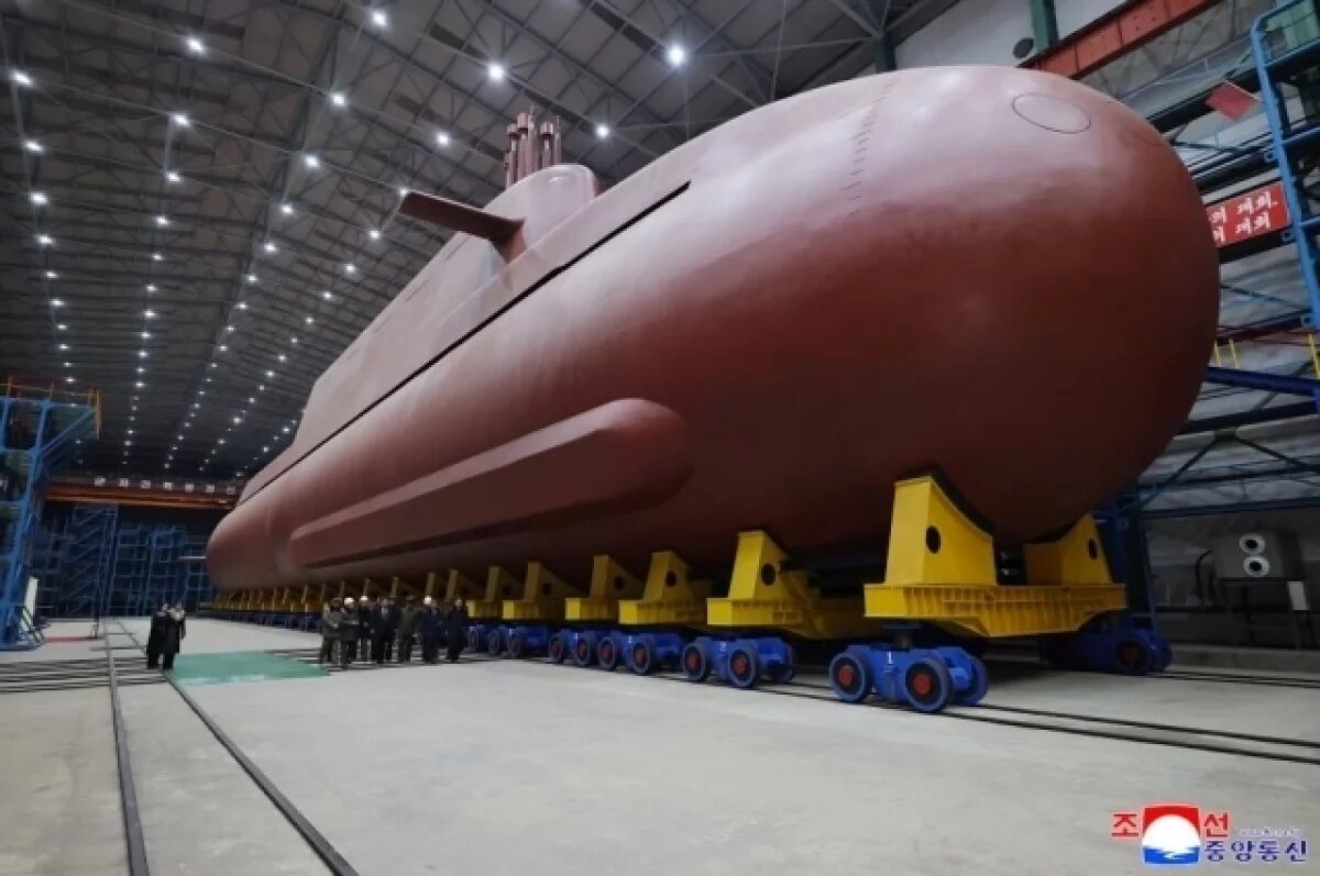    ЦТАК показало кадры осмотра Ким Чен Ыном строительства атомной подлодки