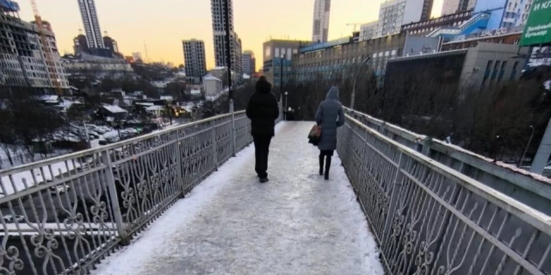 Владивосток во власти гололёда. День второй