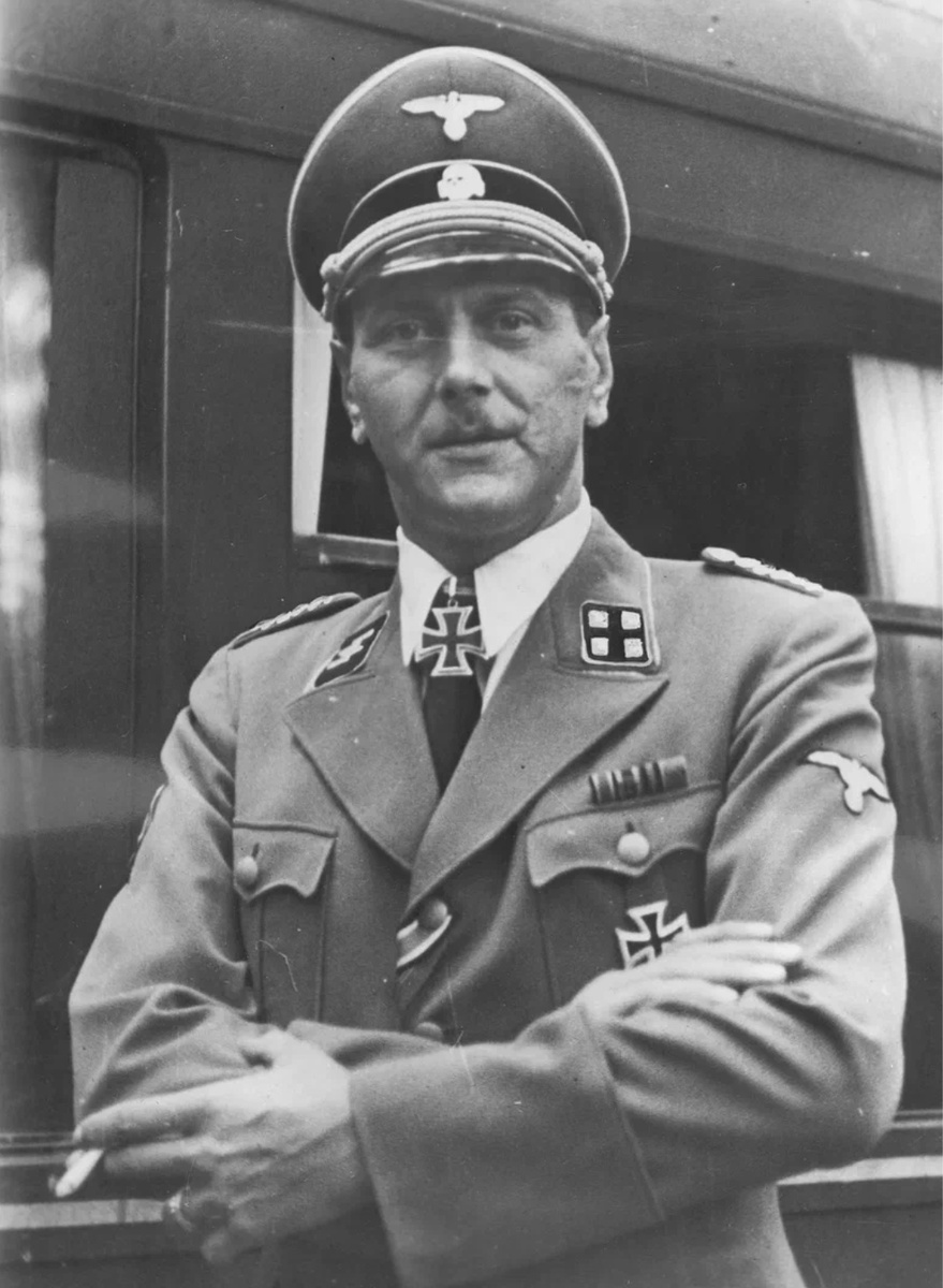 Скорцени в звании штурмбаннфюрера в 1943 году