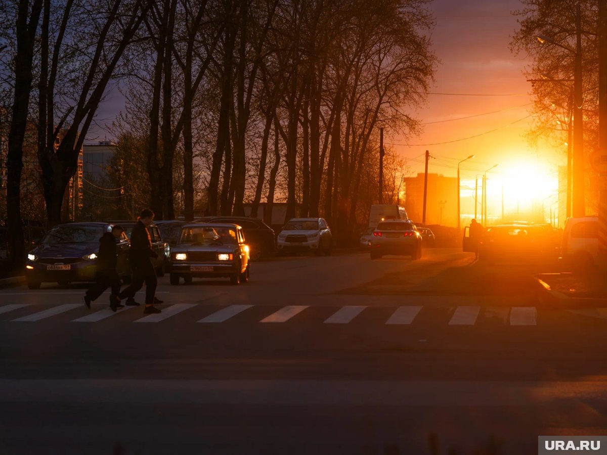     Световой день начинает увеличиваться не сразу после 22 декабря