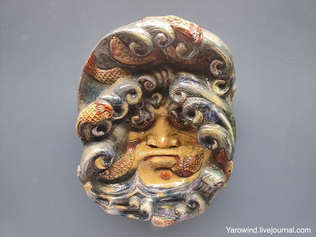 Врубель - майоликовая маска “Морской царь”, 1899