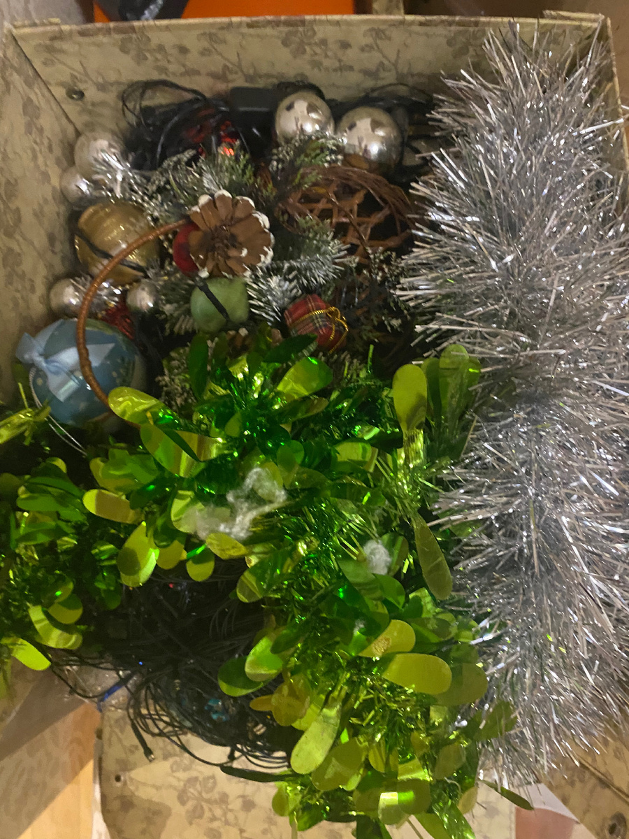 Фото автора. Мой «сундучок» с новогодними игрушками