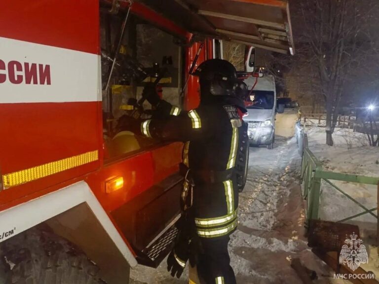    В Орске на пожаре спасли девять человек Оренбуржье