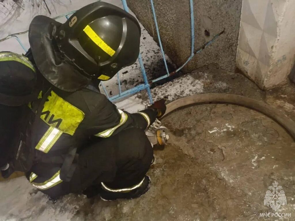     В Орске на пожаре спасли девять человек Оренбуржье
