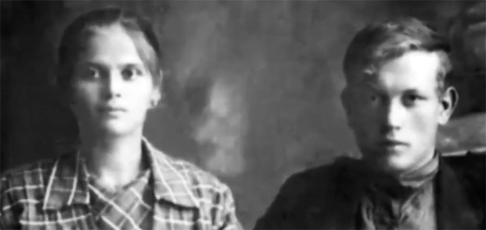 Родители Василия Ланового. Крестьяне из села Стримба Кодымского района Одесской области. В 1931—1932 годах переехали в Москву, куда их позвал брат отца. Со времени переезда в Москву родители Ланового работали на химическом заводе, в цехе, который с 23 июня 1941 года стал разливать вручную противотанковую жидкость и зажигательную смесь и в результате через пять дней у всех 72 работников цеха "была уничтожена нервная система рук и ног". Все пострадавшие были отправлены на лечение в санаторий, но мать Ланового так и осталась инвалидом первой группы, а отец – второй