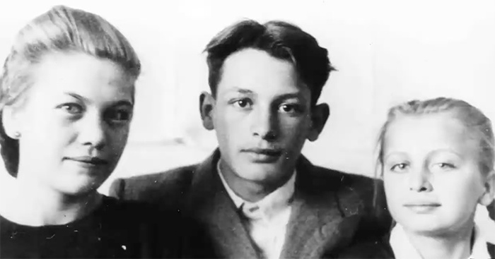 Василий с родными сестрами