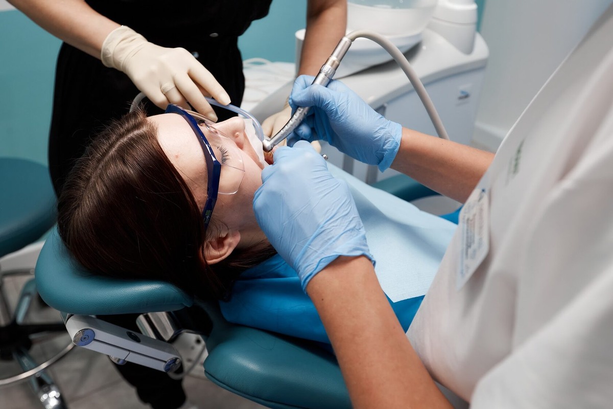 Художественная реставрация зубов «Дентру»