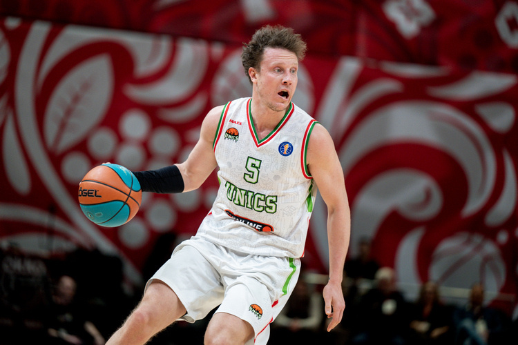    УНИКС обыграл в усеченном составе МБА-МАИ со счётом 90:84 (на фото — Дмитрий Кулагин).   
Фото: unics.ru