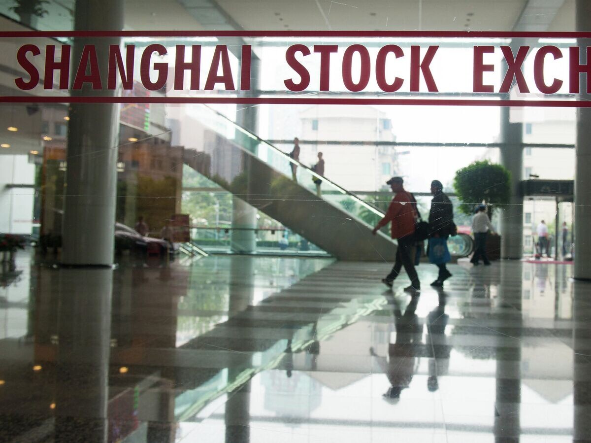    !Здание Шанхайской фондовой биржи в Шанхае© AFP / Johannes Eisele