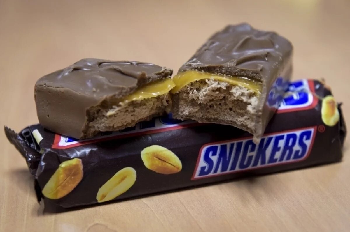    В магазинах Лондона объяснили, откуда у них появились Snickers из России