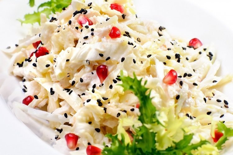 Салат с курицей и гранатом