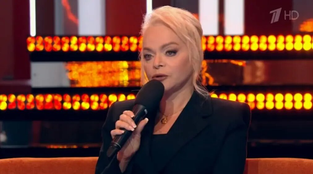    Лариса Дoлина. Фото: скриншот из видео «Первого канала» на шоу «Пусть говорят».