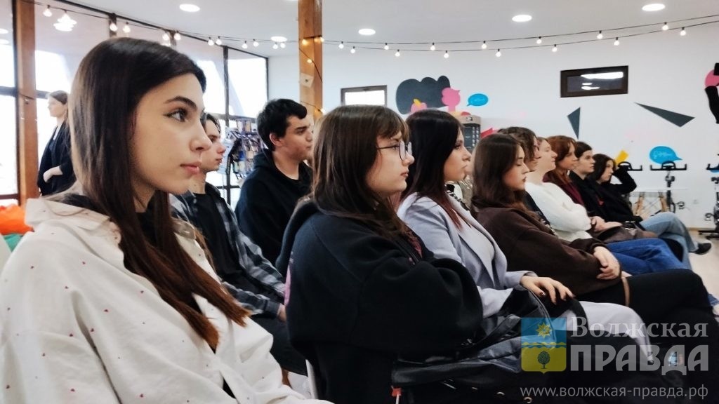 Событие прошло в Молодёжном центре📷    Созерцание, комфорт и экологичность — волжские студенты знают, как оборудовать парк «Ноосфера»
