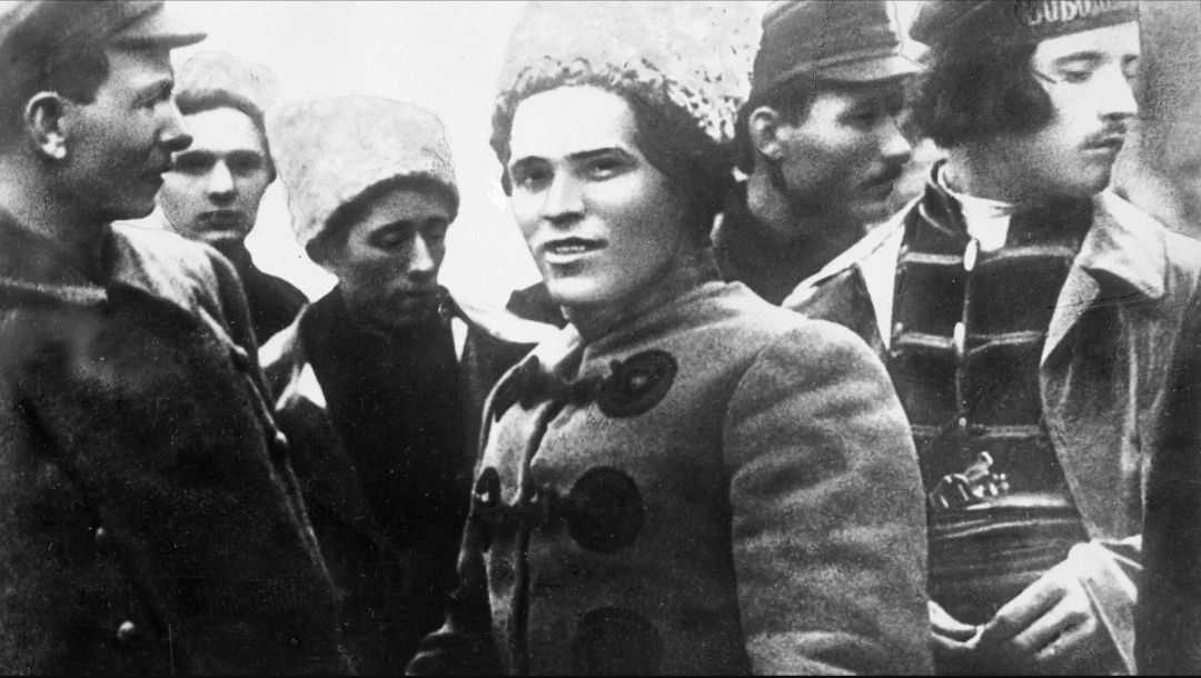 Нестор Махно командовал революционной повстанческой армией Украины. 