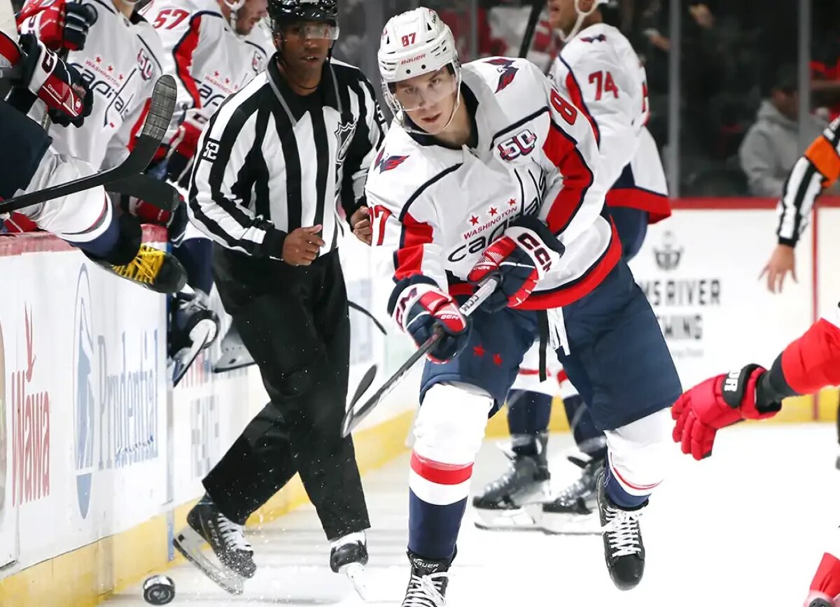     RMNB о первых шагах Тринеева в НХЛ: запоминающиеся моменты с Овечкиным и похвала от тренера