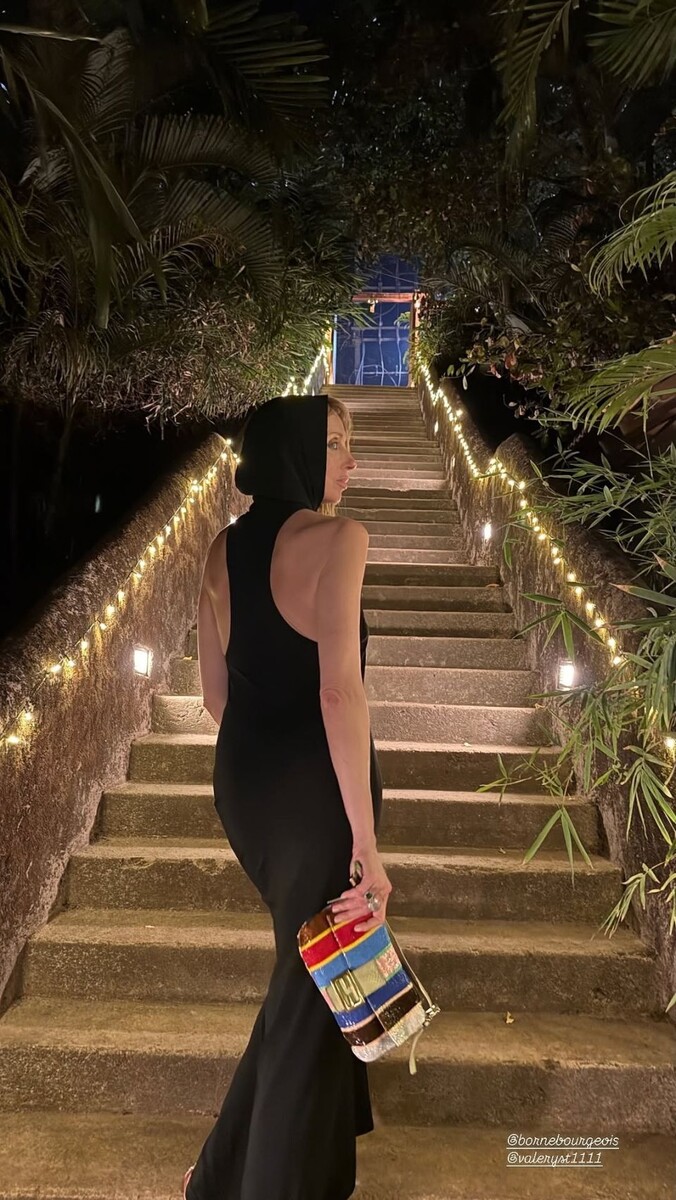    Светлана Бондарчук отдыхает на Гоа вместе с мужем и детьми. Источник: @a030aa*