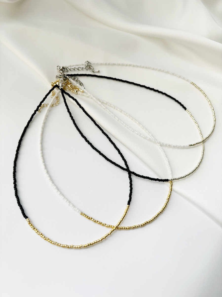 Чокер-нить идеально облегает шею, акцентируя внимание на ее изгибе и добавляя образу нотку чувственности.