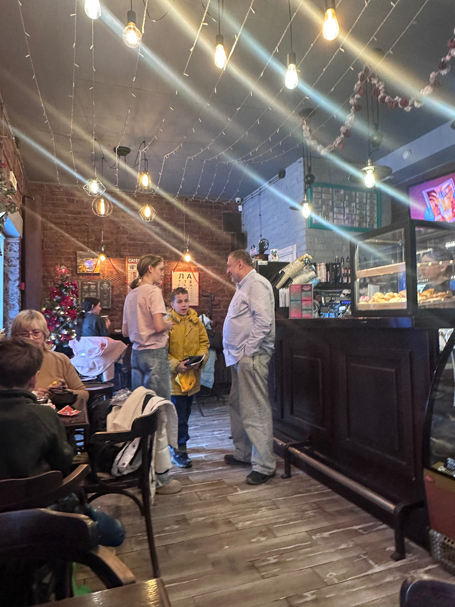 ЛИСТАЙТЕ 🔜 