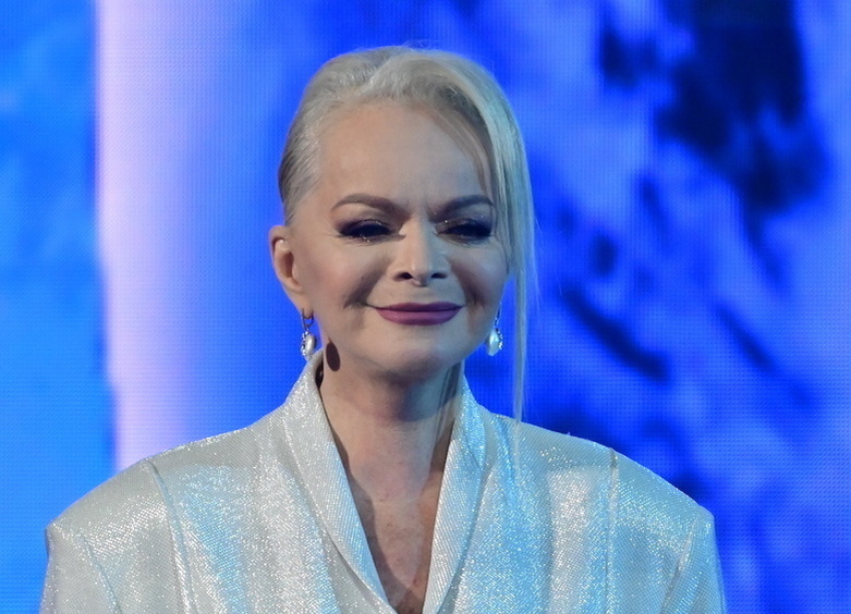     Лариса Долина