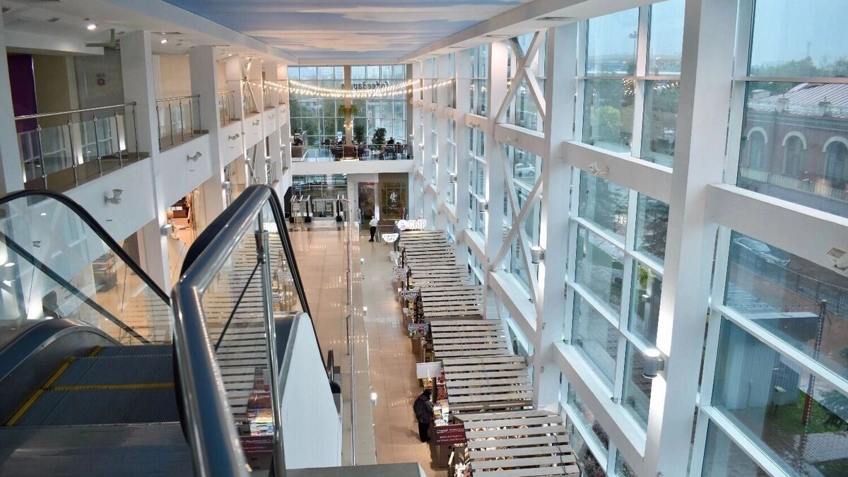    Когда-то здесь кипела торговля — сегодня в ЦУМе слышно эхо   nashgorod.ru