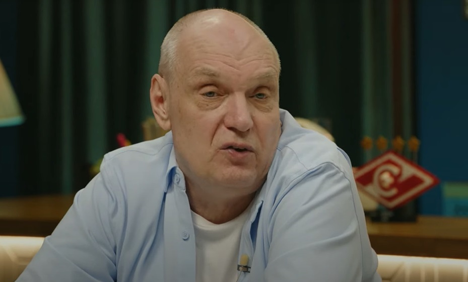    Бубнов в жесткой форме ответил Дасаеву на слова об игре Сафонова. Фото: YouTube-канал «Коммент.Шоу»