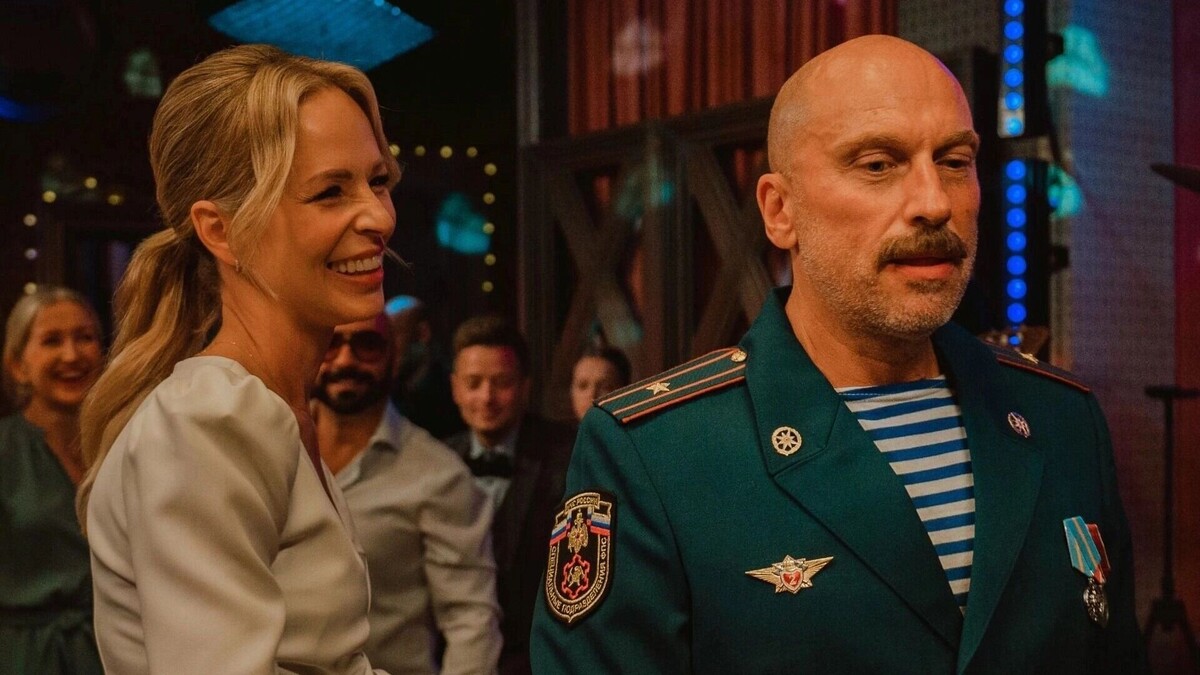    Дмитрий Нагиев снова засветился в главной новогодней комедии   Кадр из к/ф «Ёлки-12», реж. Ольга Долматовская и др., «Bazelevs», 2025